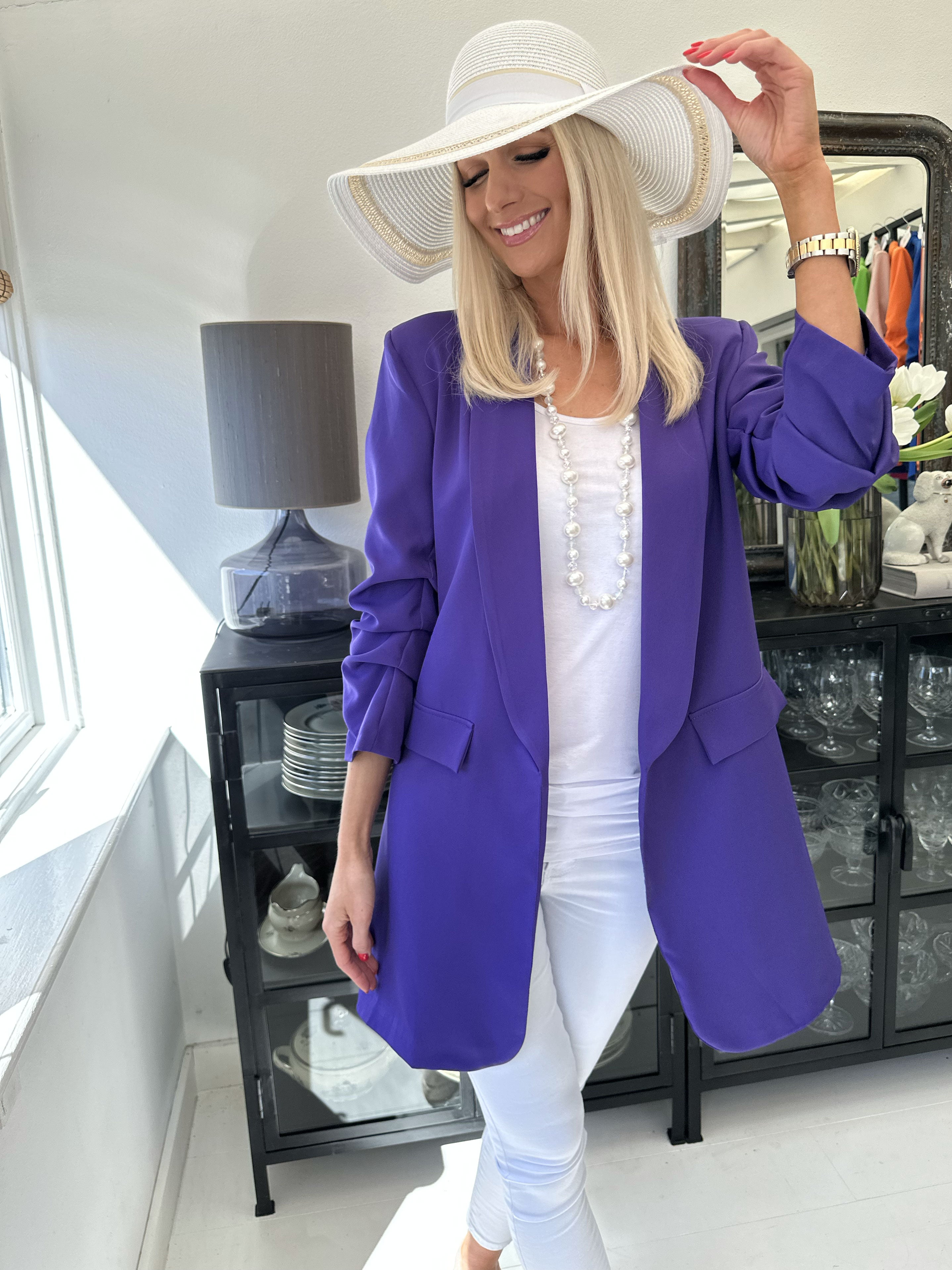 Mila Long - Stilren blazer med rynk på ærmet